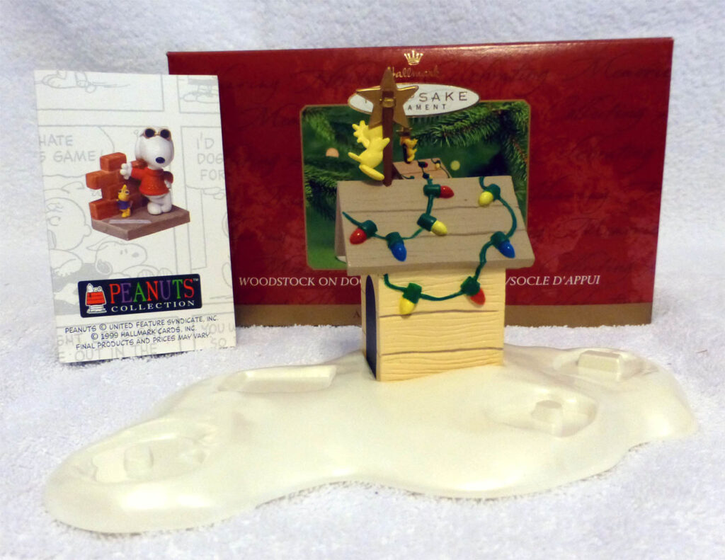 2000 Hallmark Peanuts Collection Woodstock On Doghouse