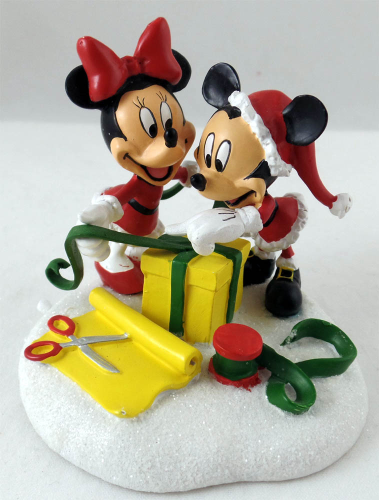 Dept 56 – Mickey & Minnie Wrapping Gifts